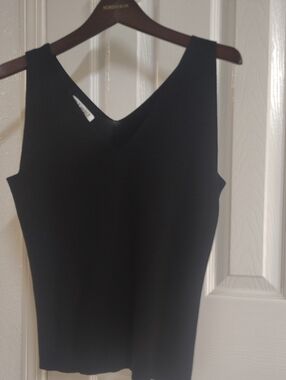 Due Per Due Women’s Black V-Neck Tank Top